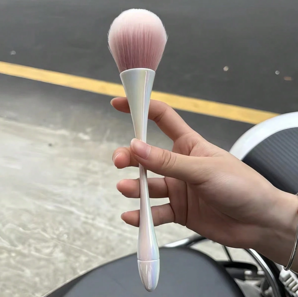Nail Dust Cleaning Brush (Long Handle)